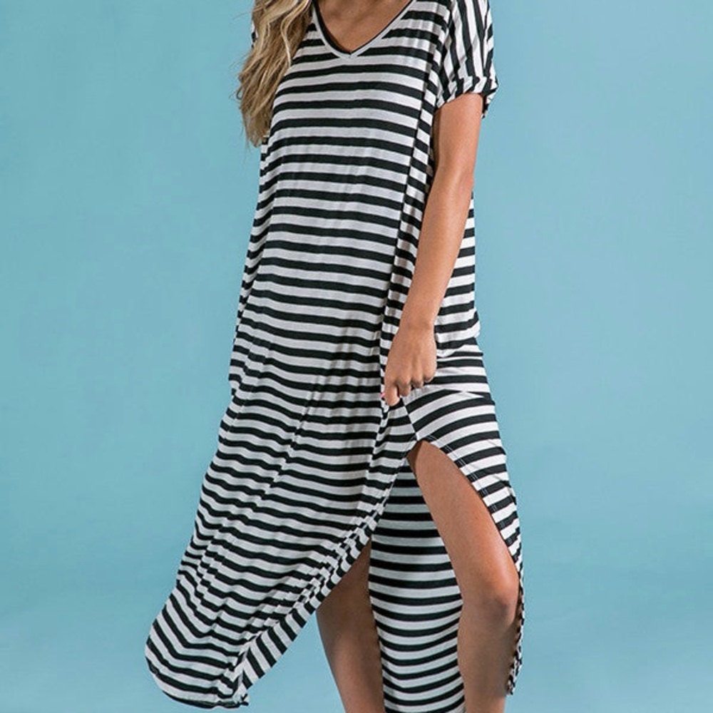 NWOT Black and White Striped V-Neck Maxi Dress